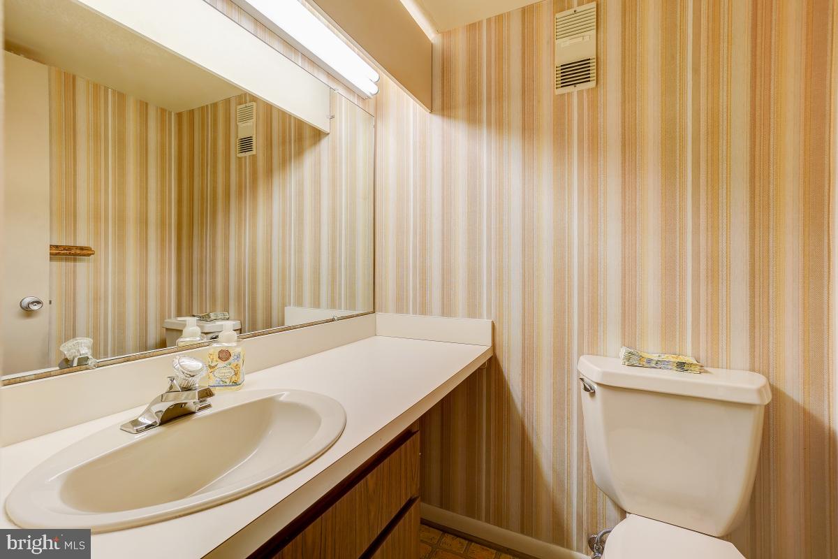 2065 Wethersfield Court Reston, VA 20191 - Photo 13 of 34 Gallery Image 13