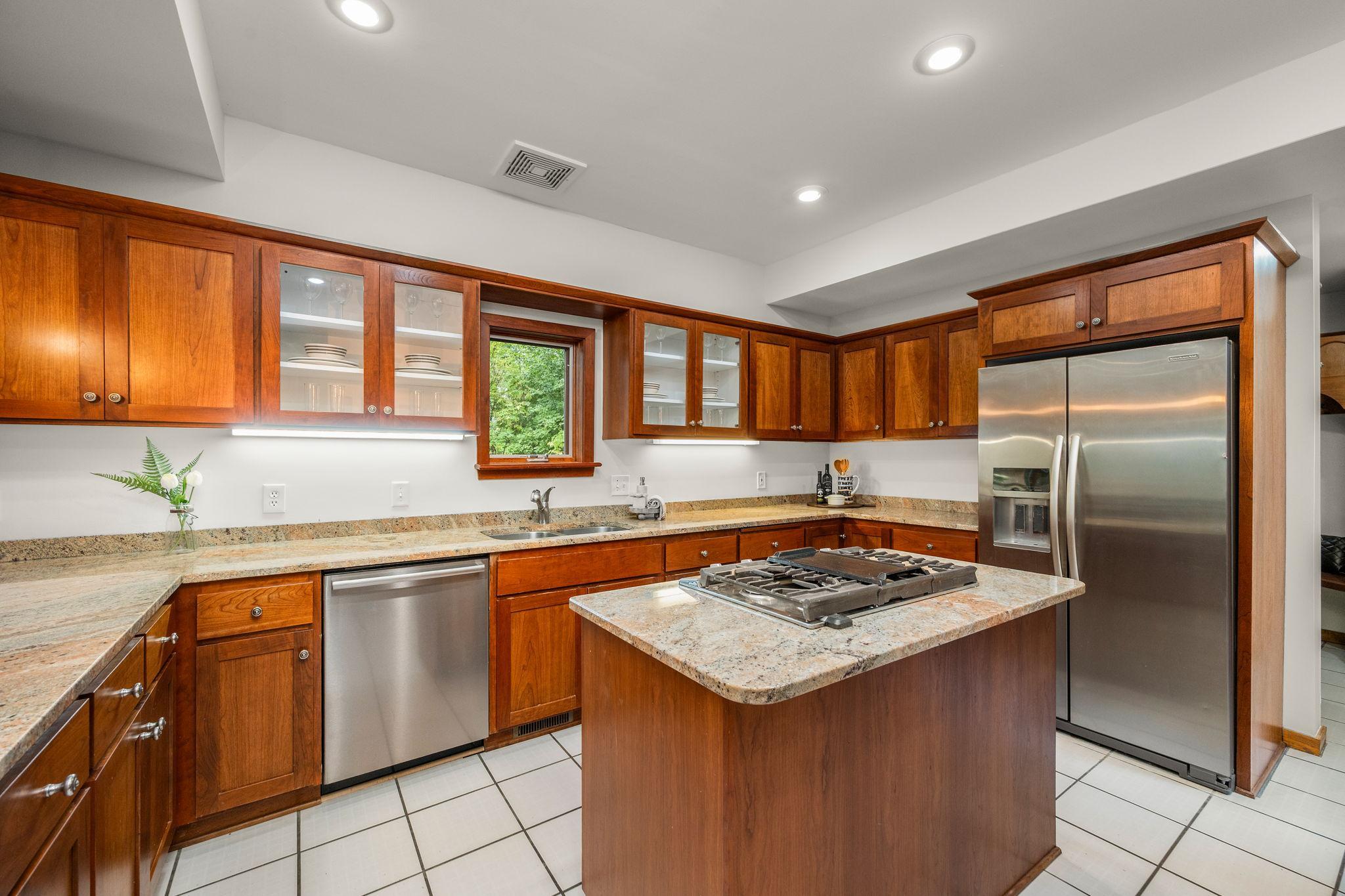6658 Smithtown Road Excelsior, MN 55331 - Photo 9 of 51 Gallery Image 9