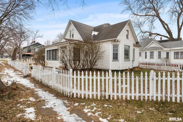 $57,500 | 318 Washington Street, Pekin, IL 61554