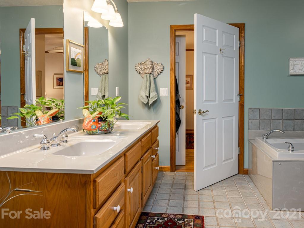 154 Joe Jenkins Road Fairview, NC 28730 - Photo 18 of 33 Gallery Image 18