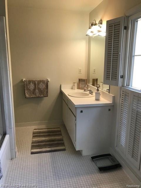 1403 Paddle Wheel Lane Rochester, MI 48306 - Photo 22 of 54 Neutral decor with ceramic tile