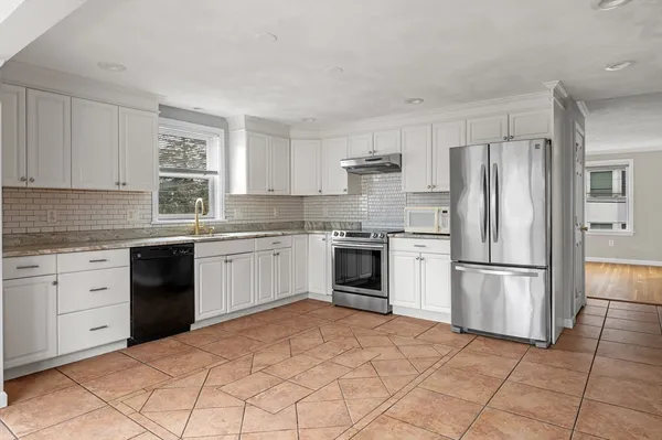 $3,600 | 14 Holten Street, Unit 2, Peabody, MA 01960