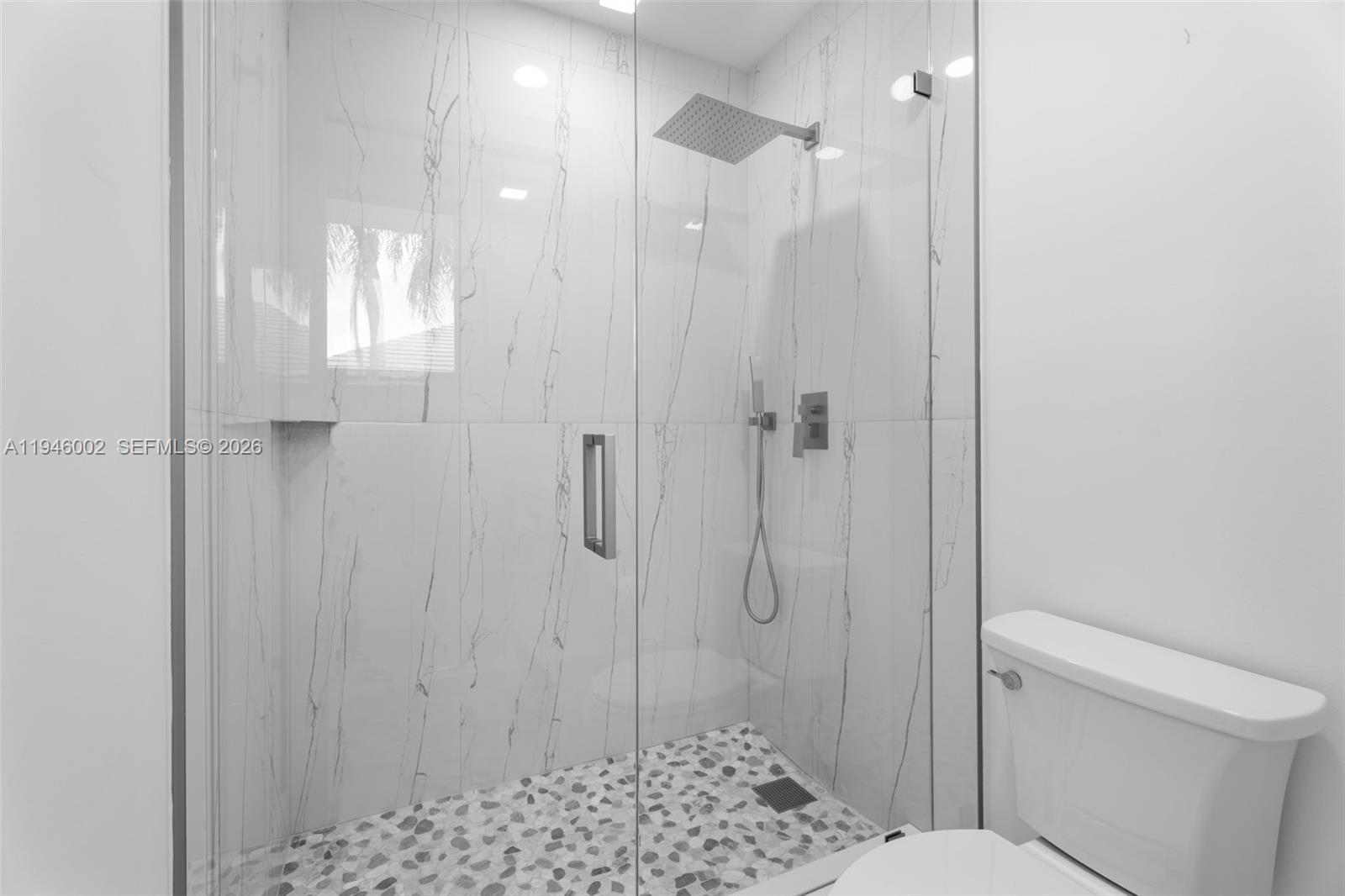 17 Surrey Road Palm Beach Gardens, FL 33418 - Photo 25 of 43 a bathroom with a shower and a toilet