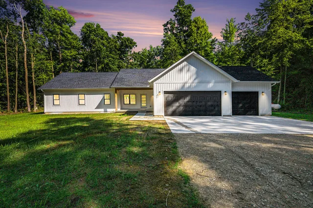 $587,500 | 3981 112th Avenue, Allegan, MI 49010