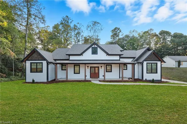 $725,000 | 2337 Willow Bend Drive, Kernersville, NC 27284