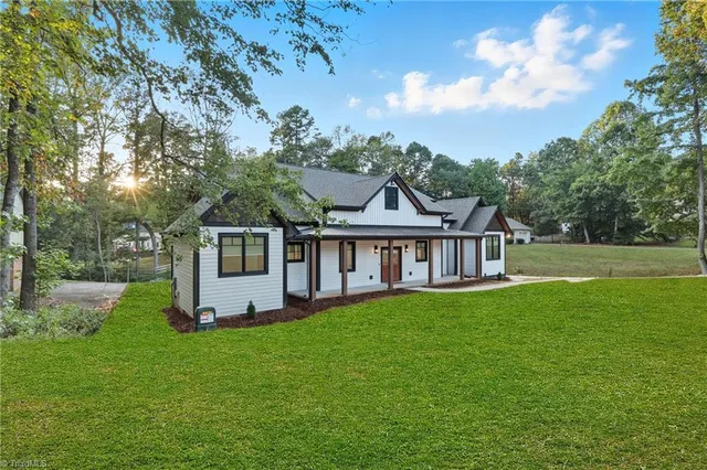 $725,000 | 2337 Willow Bend Drive, Kernersville, NC 27284