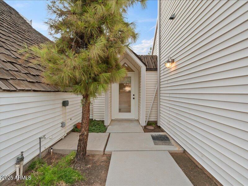 2648 N Ridge Mesa, AZ 85203 - Photo 23 of 38 23-En suite Entrance