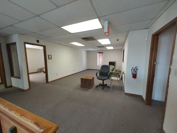 a view of livingroom with furniture and ceiling fan