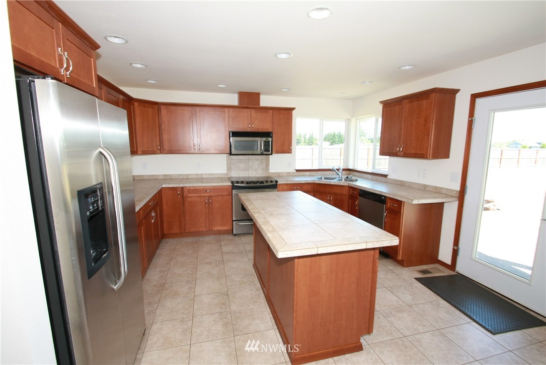 18040 Joseph Drive Southwest Rochester, WA 98579 - Photo 5 of 17 Gallery Image 5