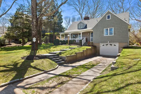 29 Harry's Lane, Sag Harbor, NY 11963