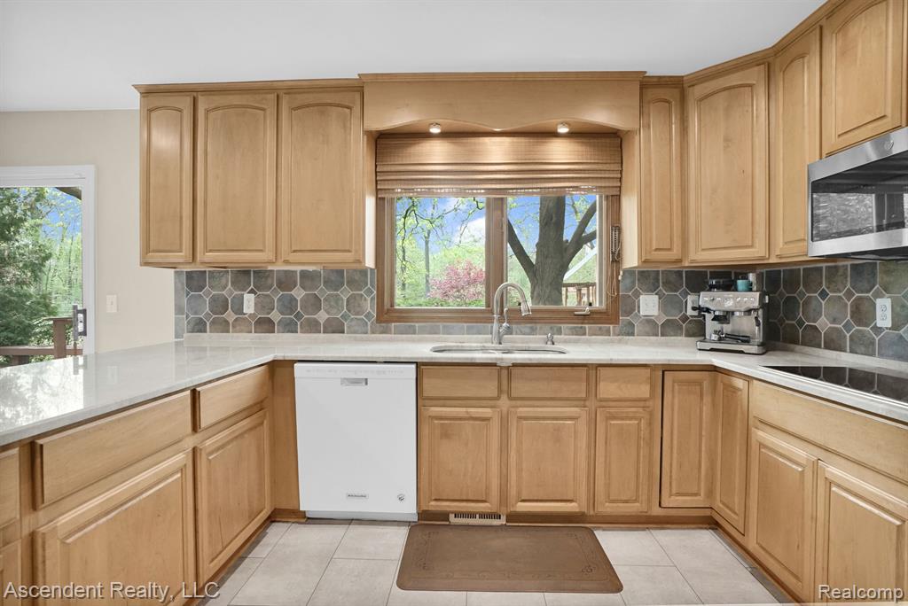 1663 Tacoma Drive Rochester Hills, MI 48306 - Photo 12 of 51