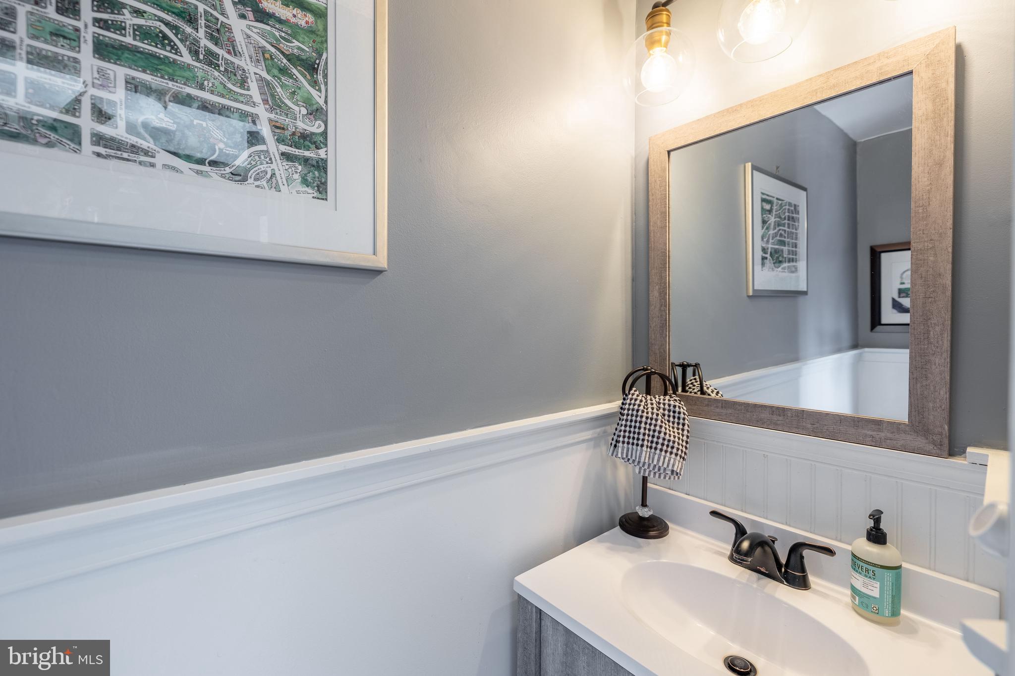 422 17th Street Southeast Washington, DC 20003 - Photo 18 of 59 Powder Room on Main Level