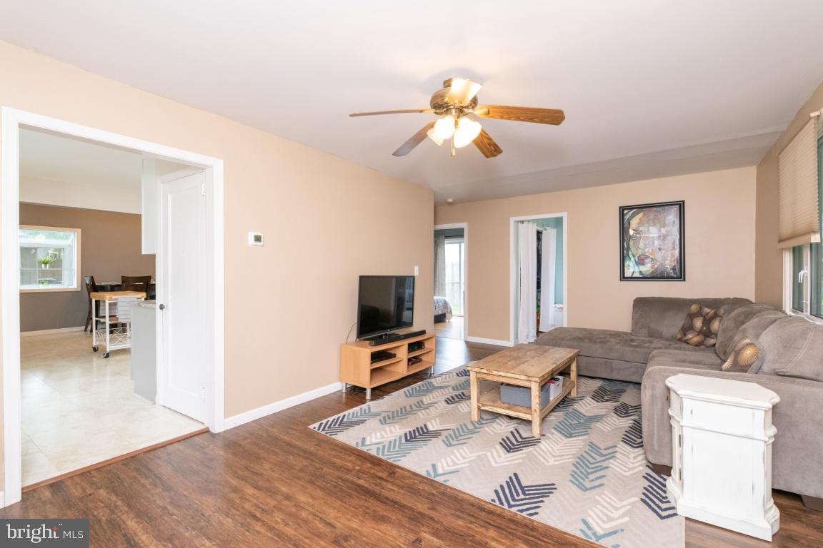 8213 Northview Road Baltimore, MD 21222 - Photo 3 of 31