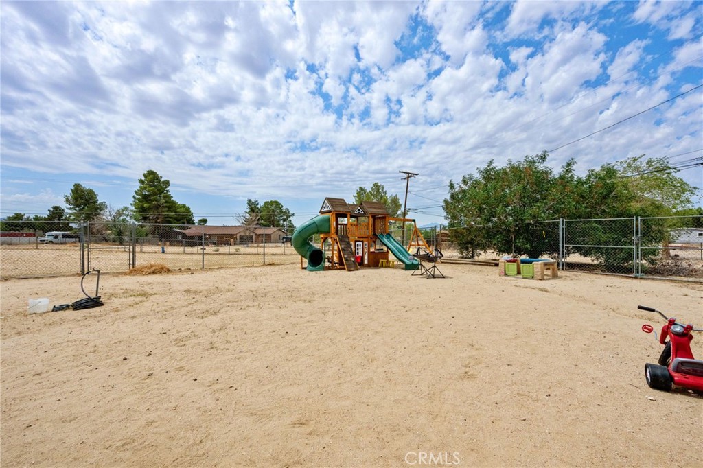 18251 Hiawatha Road Apple Valley, CA 92307 - Photo 14 of 58