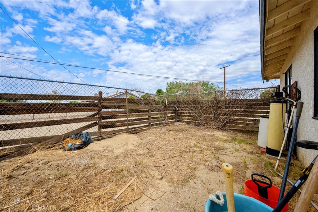 18251 Hiawatha Road Apple Valley, CA 92307 - Photo 16 of 58 a view of outdoor space