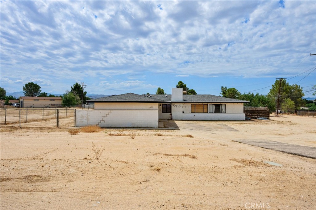 18251 Hiawatha Road Apple Valley, CA 92307 - Photo 7 of 58