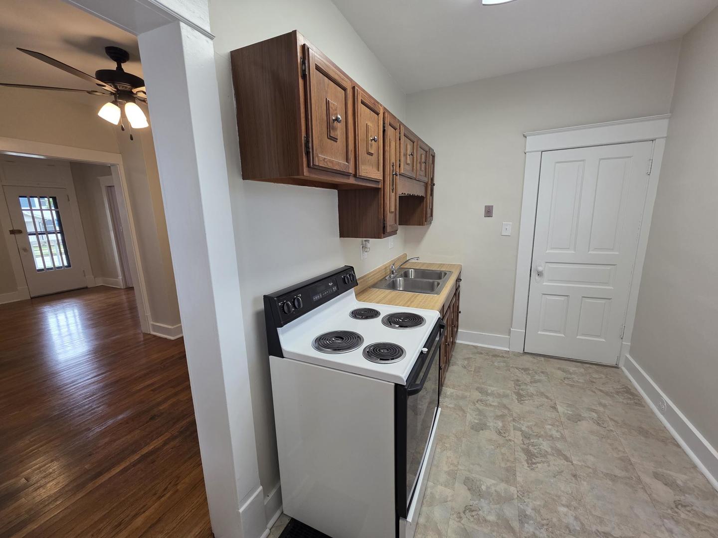 2717 Elm Street Quincy, IL 62301 - Photo 9 of 28