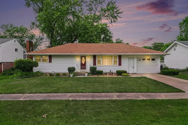 $215,000 | 603 Orchard Lane, Beecher, IL 60401