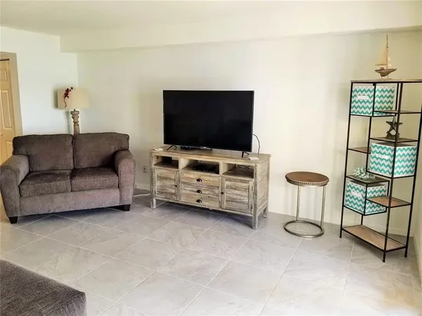 $2,500 | 169 Pompano Drive Southeast, St. Petersburg, FL 33705