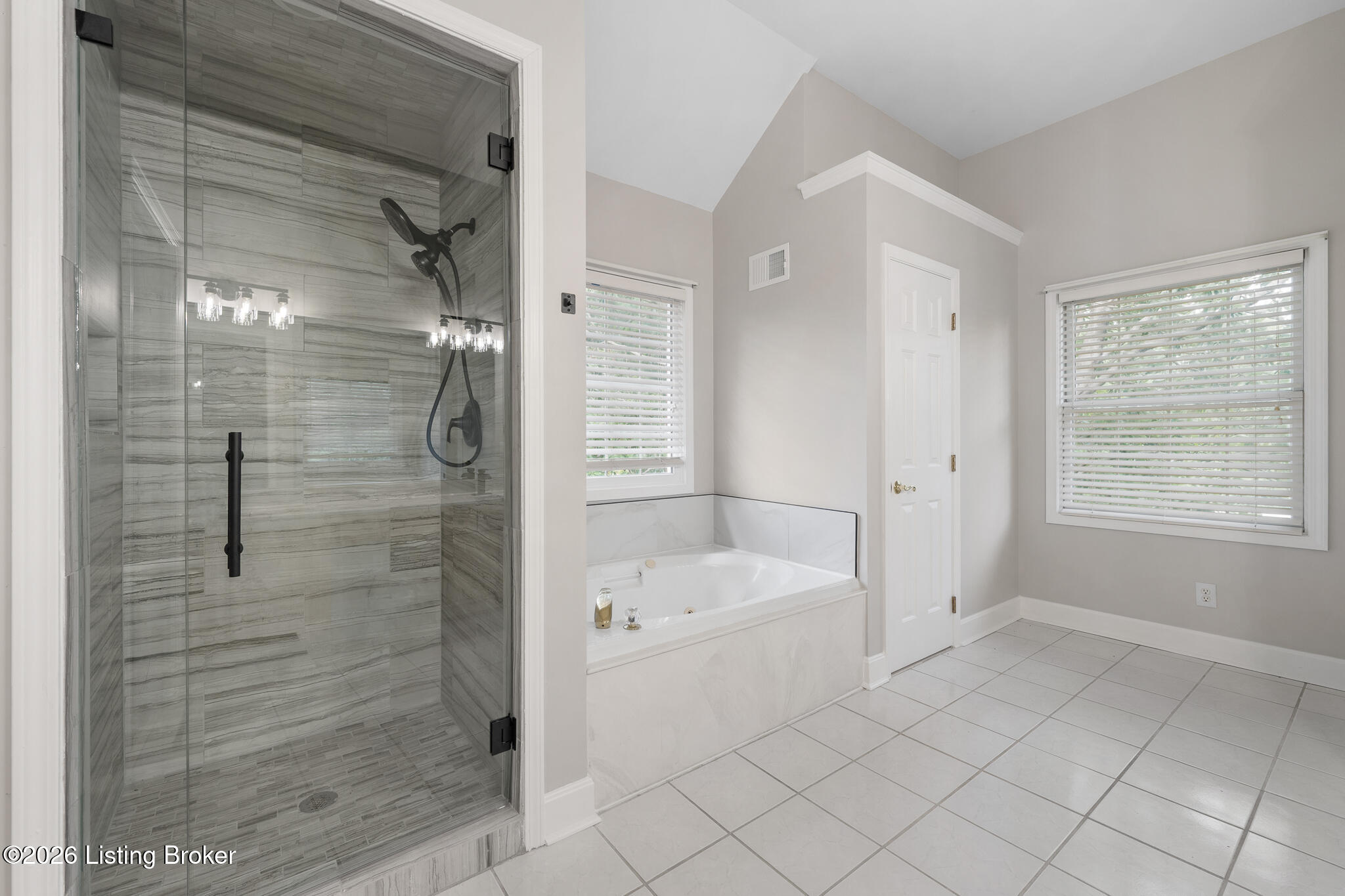 3718 Hunters Ridge Drive Prospect, KY 40059 - Photo 31 of 39 1000027307