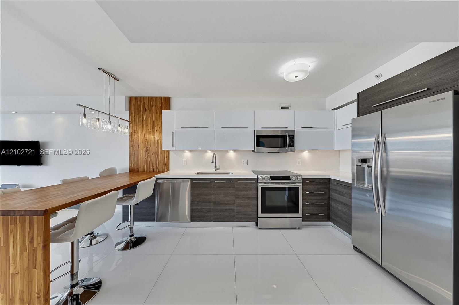 100 Lincoln Road, Unit 1008 Miami Beach, FL 33139 - Photo 4 of 18 Gallery Image 4