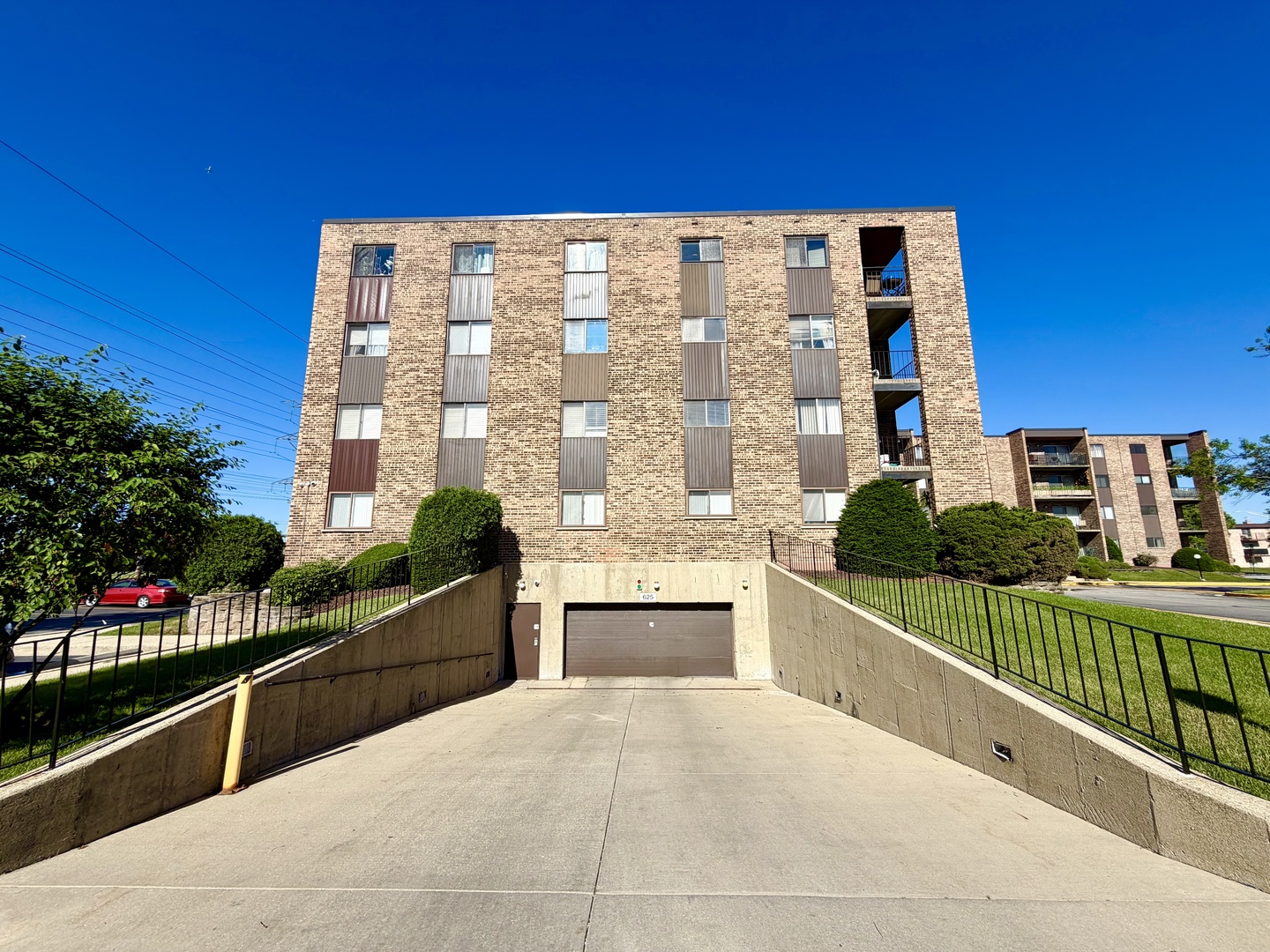 625 West Huntington Commons Road, Unit 317 Mount Prospect, IL 60056 - Photo 39 of 45