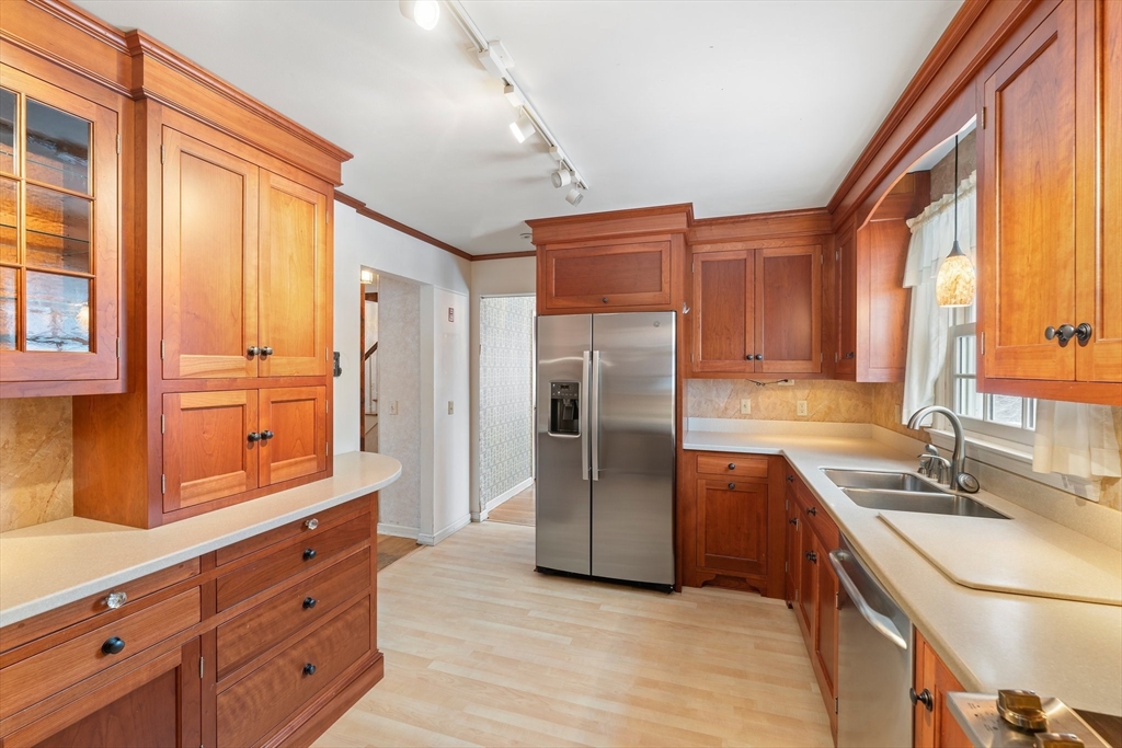 15 Country Hill Road Sturbridge, MA 01566 - Photo 4 of 41 a kitchen with granite countertop a refrigerator and a sink