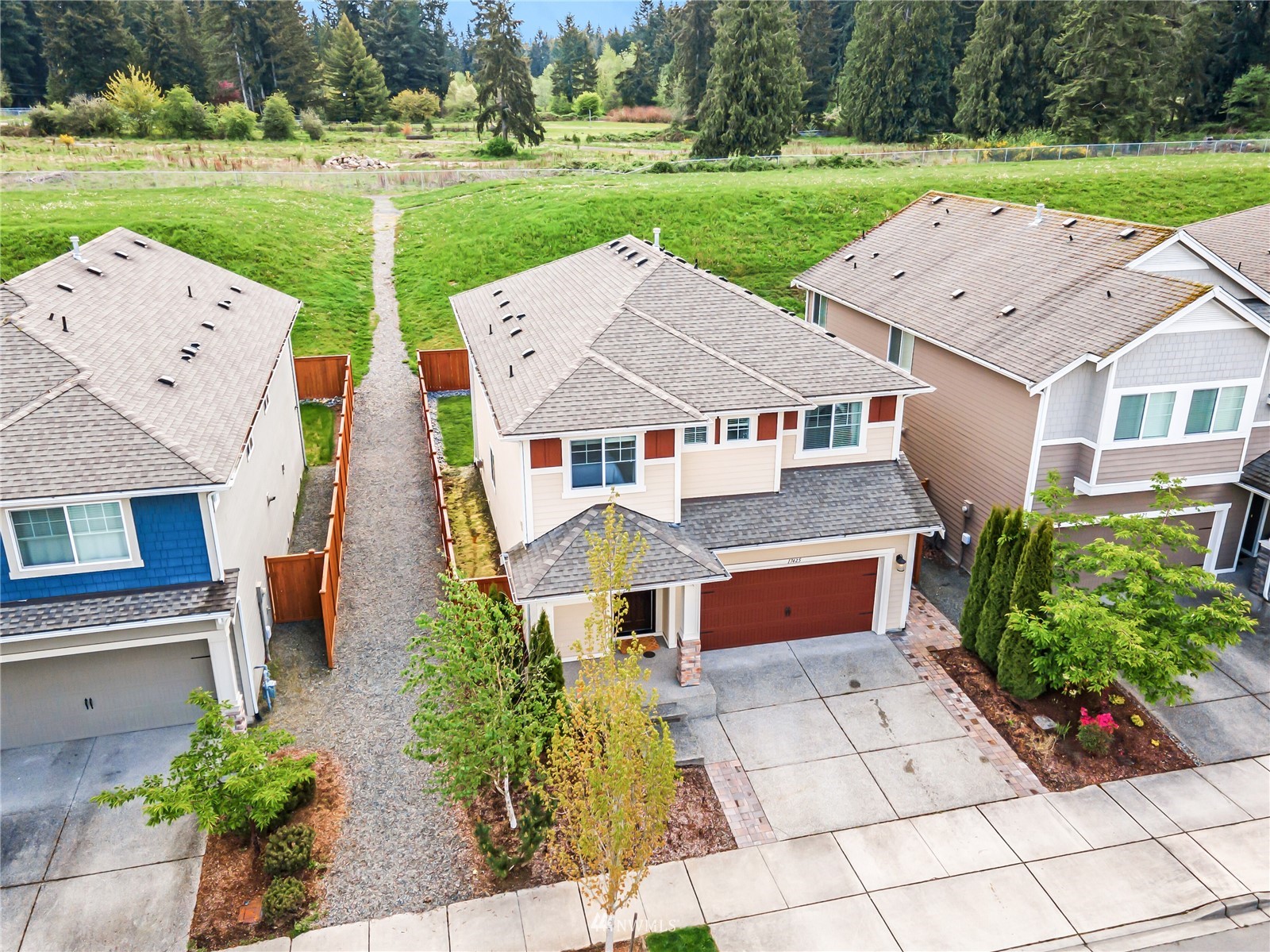 17425 42nd Avenue Southeast Bothell, WA 98012 - Photo 4 of 39 Gallery Image 4