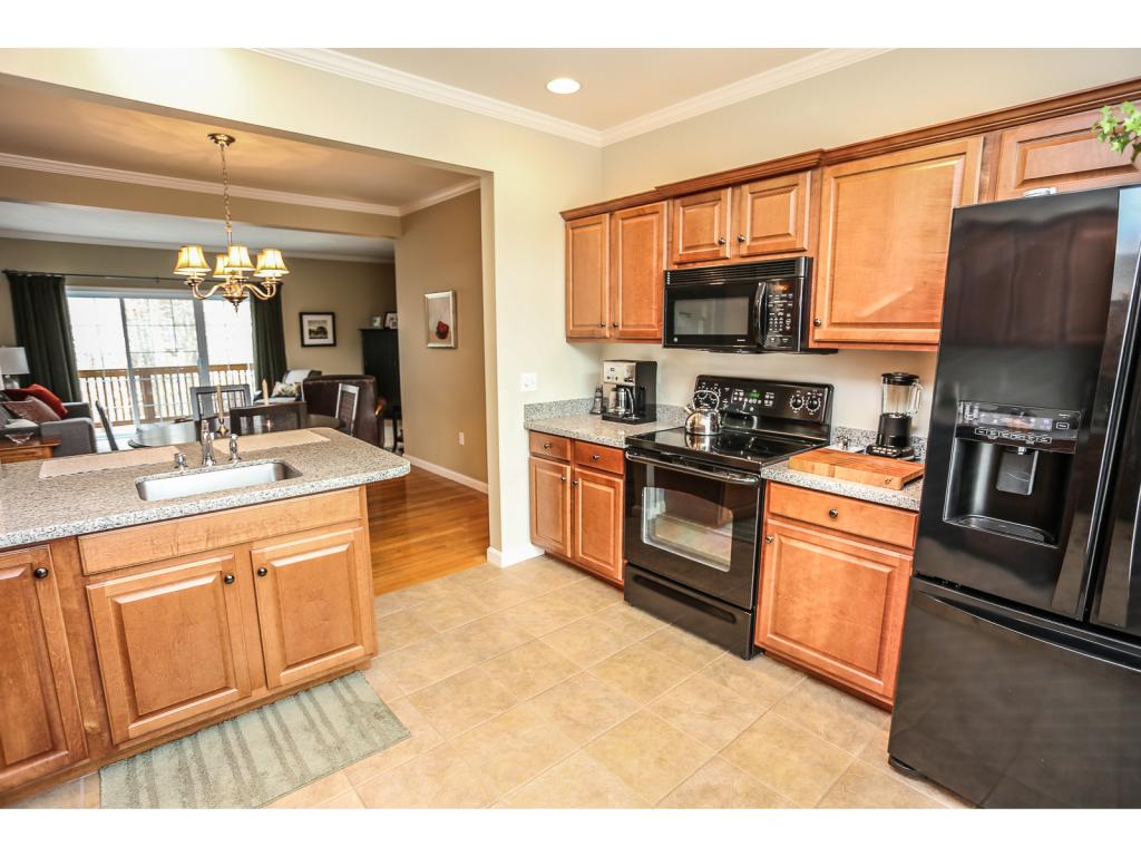 83 Hackett Hill Road, Unit 11 Manchester, NH 03102 - Photo 5 of 28