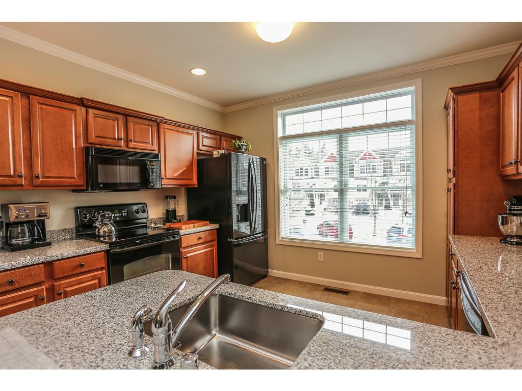 83 Hackett Hill Road, Unit 11 Manchester, NH 03102 - Photo 7 of 28