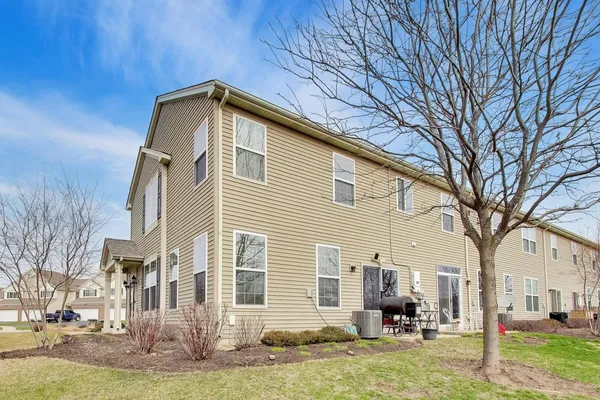 $265,000 | 3900 Pratt Street, Unit 4, Plano, IL 60545