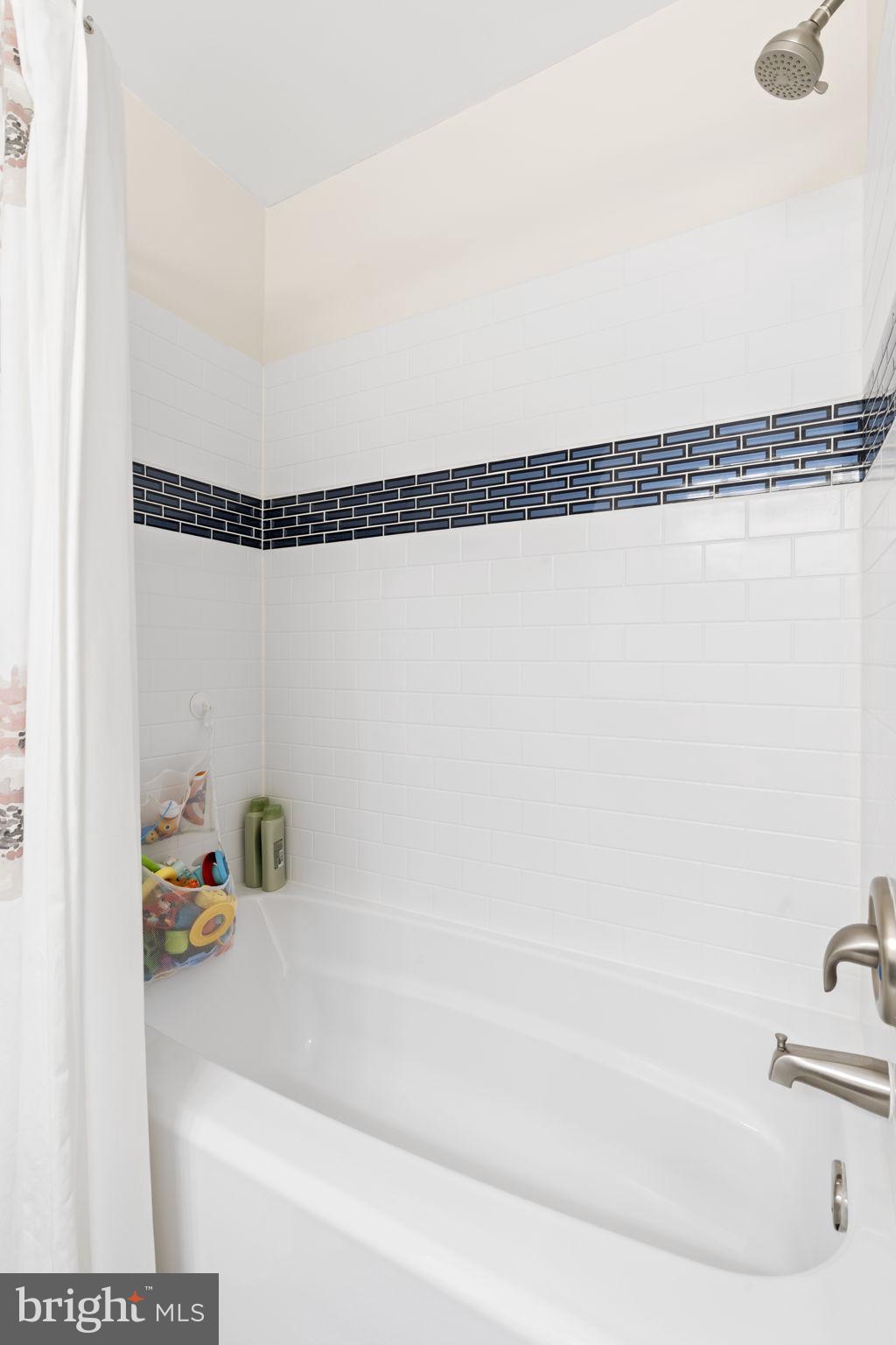 19 Chateau Circle, Unit 29 Chesterbrook, PA 19087 - Photo 30 of 40 a bathroom with a bathtub and shower