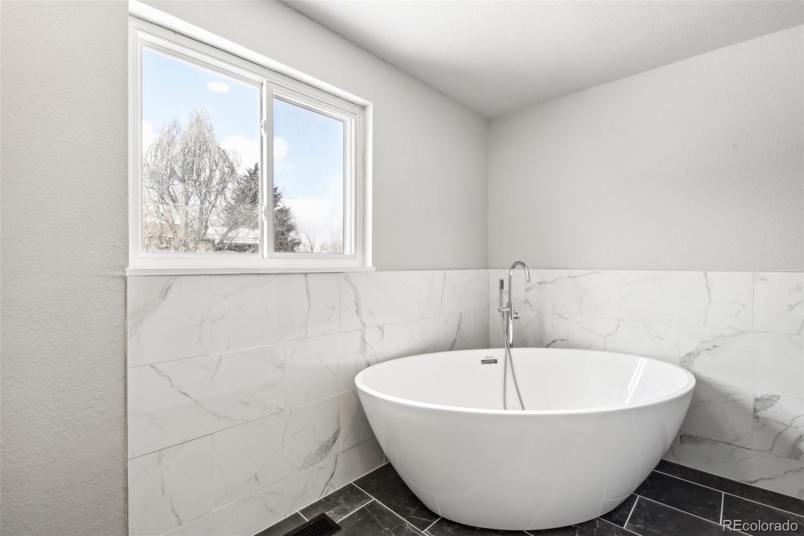 5153 Tucson Way Denver, CO 80239 - Photo 12 of 29