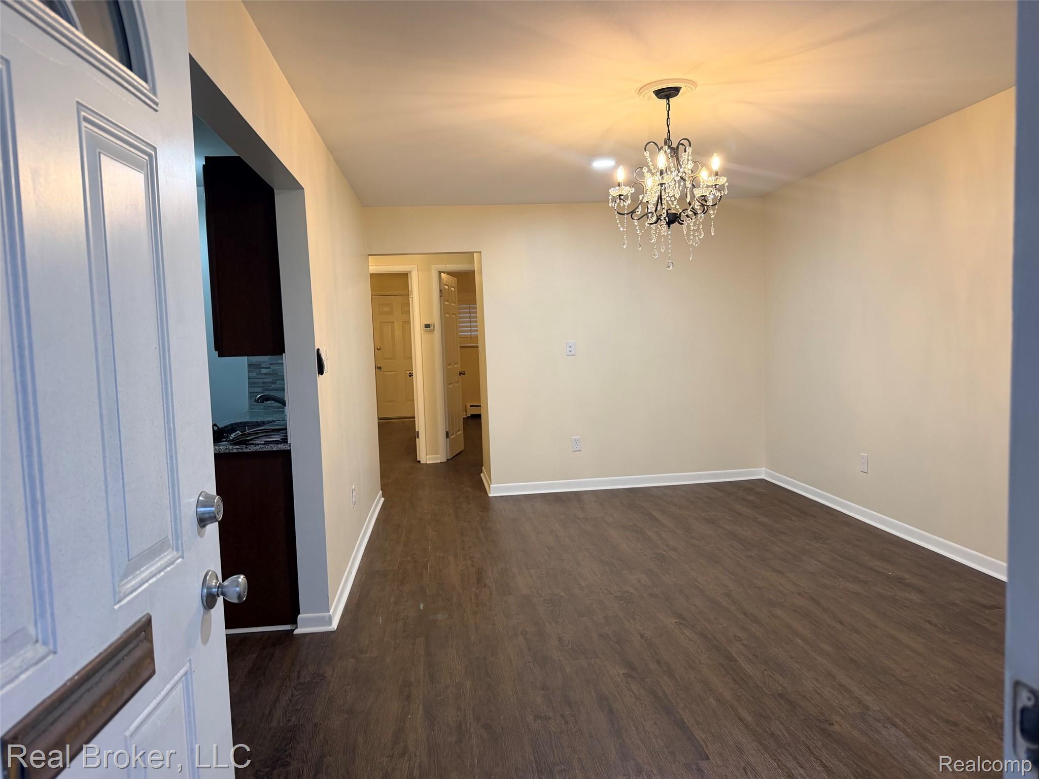 22444 Kelly Road, Unit 11 Eastpointe, MI 48021 - Photo 4 of 18 IMG_8572.jpeg