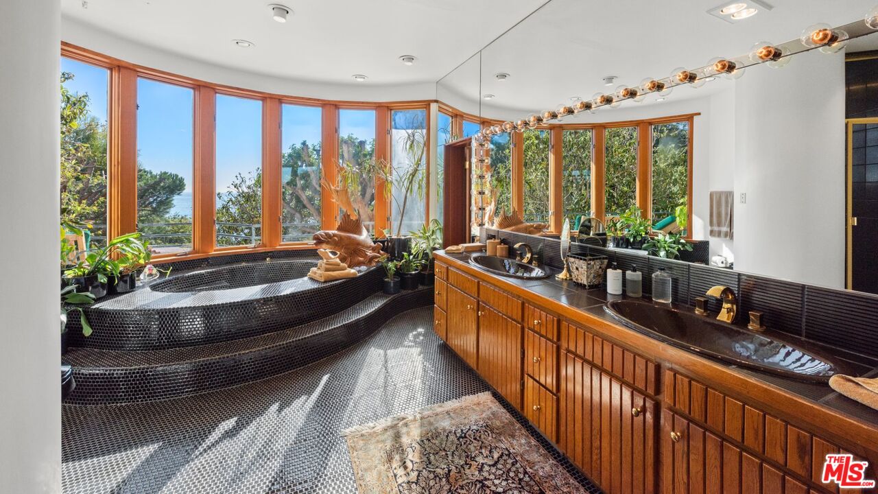 27910 Pacific Coast Highway Malibu, CA 90265 - Photo 26 of 28