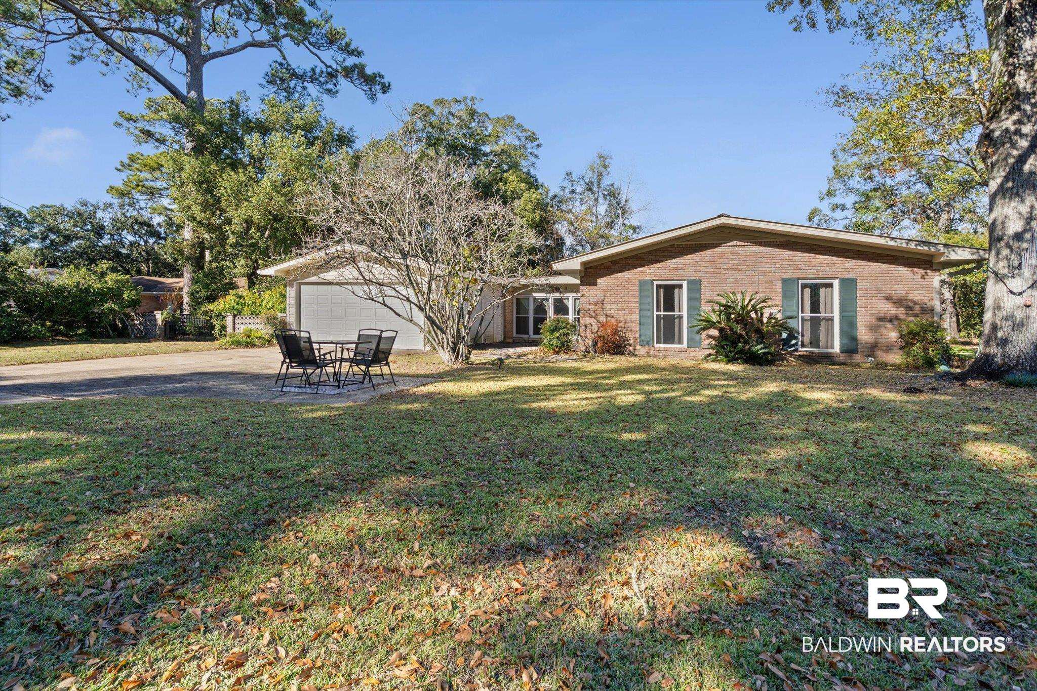 324 Hadrian Street Mobile, AL 36606 - Photo 32 of 33 Side Yard
