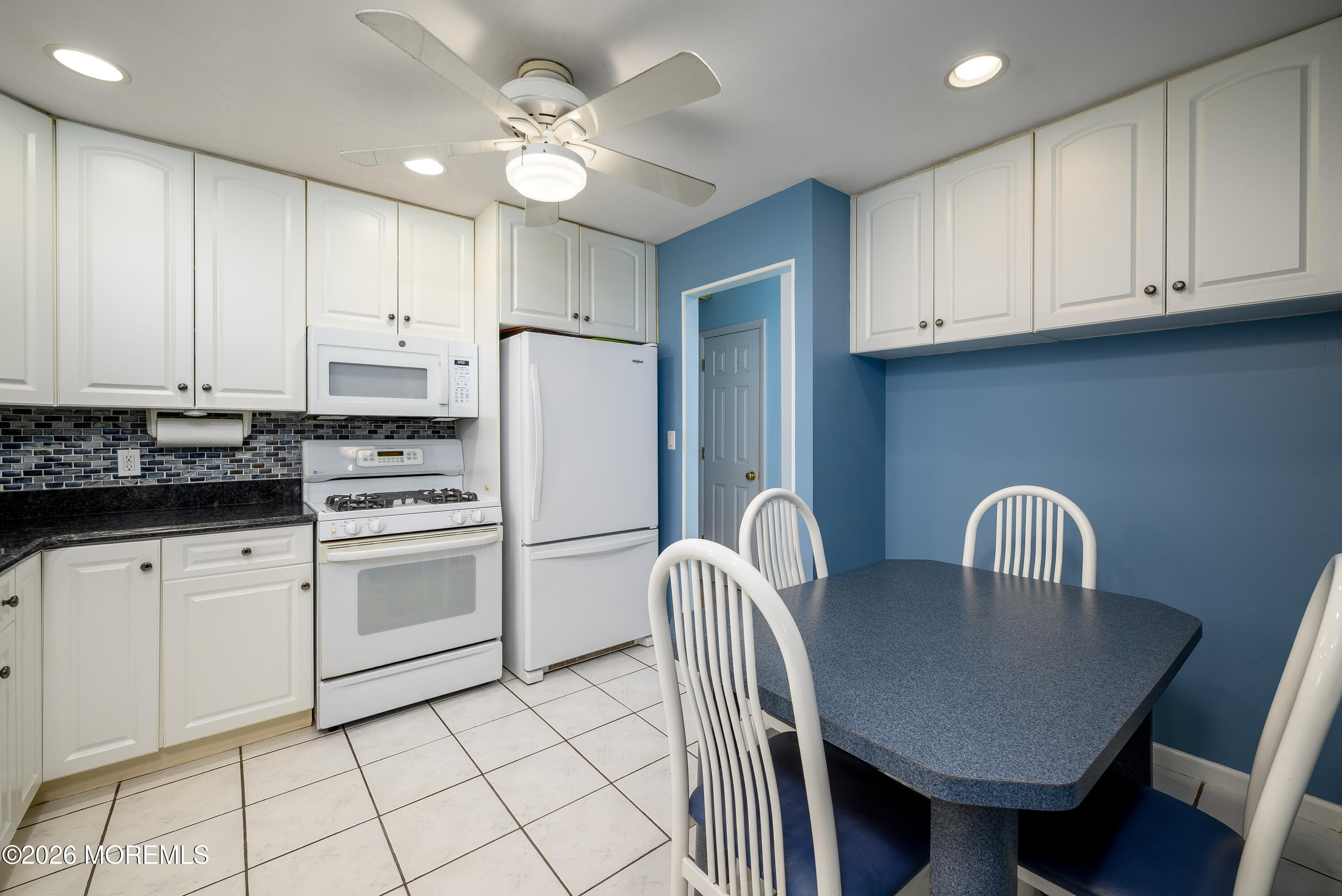 43 Westbrook Road Howell, NJ 07731 - Photo 4 of 43 43 Westbrook Rd-17