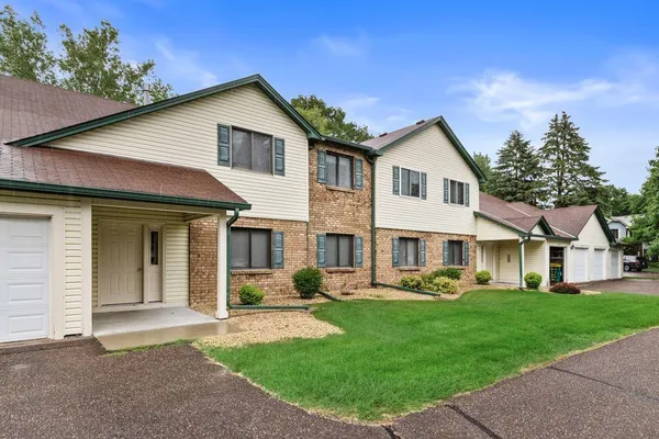 $169,900 | 971 Heritage Court East, Unit 204, Vadnais Heights, MN 55127