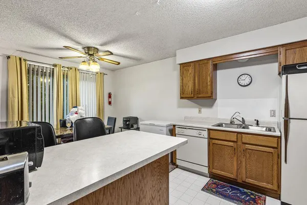 $169,900 | 971 Heritage Court East, Unit 204, Vadnais Heights, MN 55127