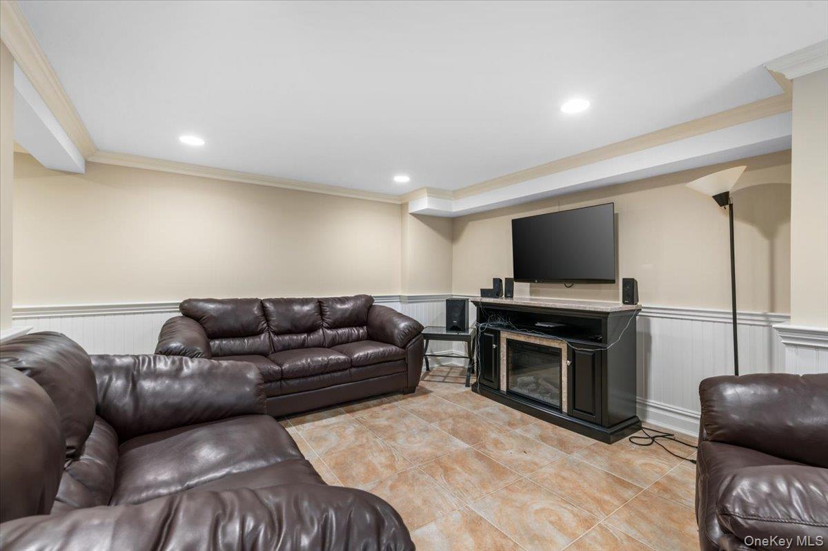 100 Cabot Road Massapequa, NY 11758 - Photo 33 of 49