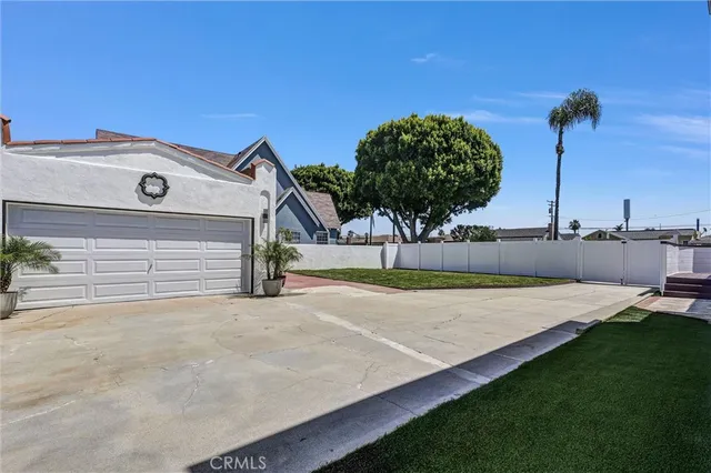 $1,195,000 | 423 South Poinsettia Avenue, Compton, CA 90221