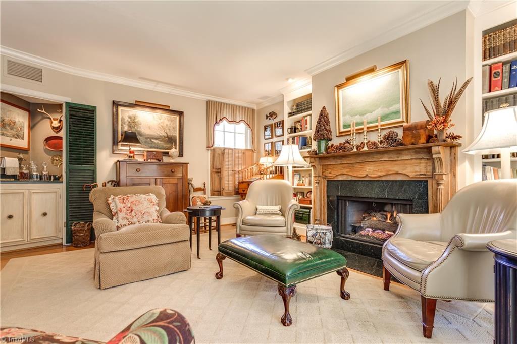 813 Dover Road Greensboro, NC 27408 - Photo 3 of 25 Gallery Image 3