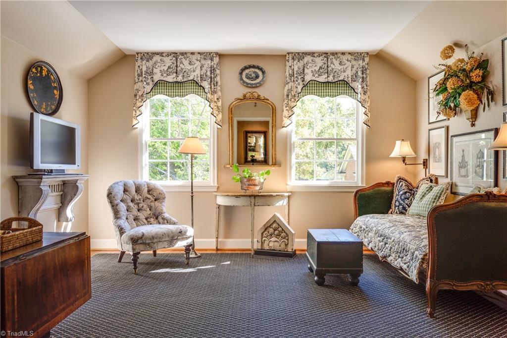 813 Dover Road Greensboro, NC 27408 - Photo 8 of 25 Gallery Image 8