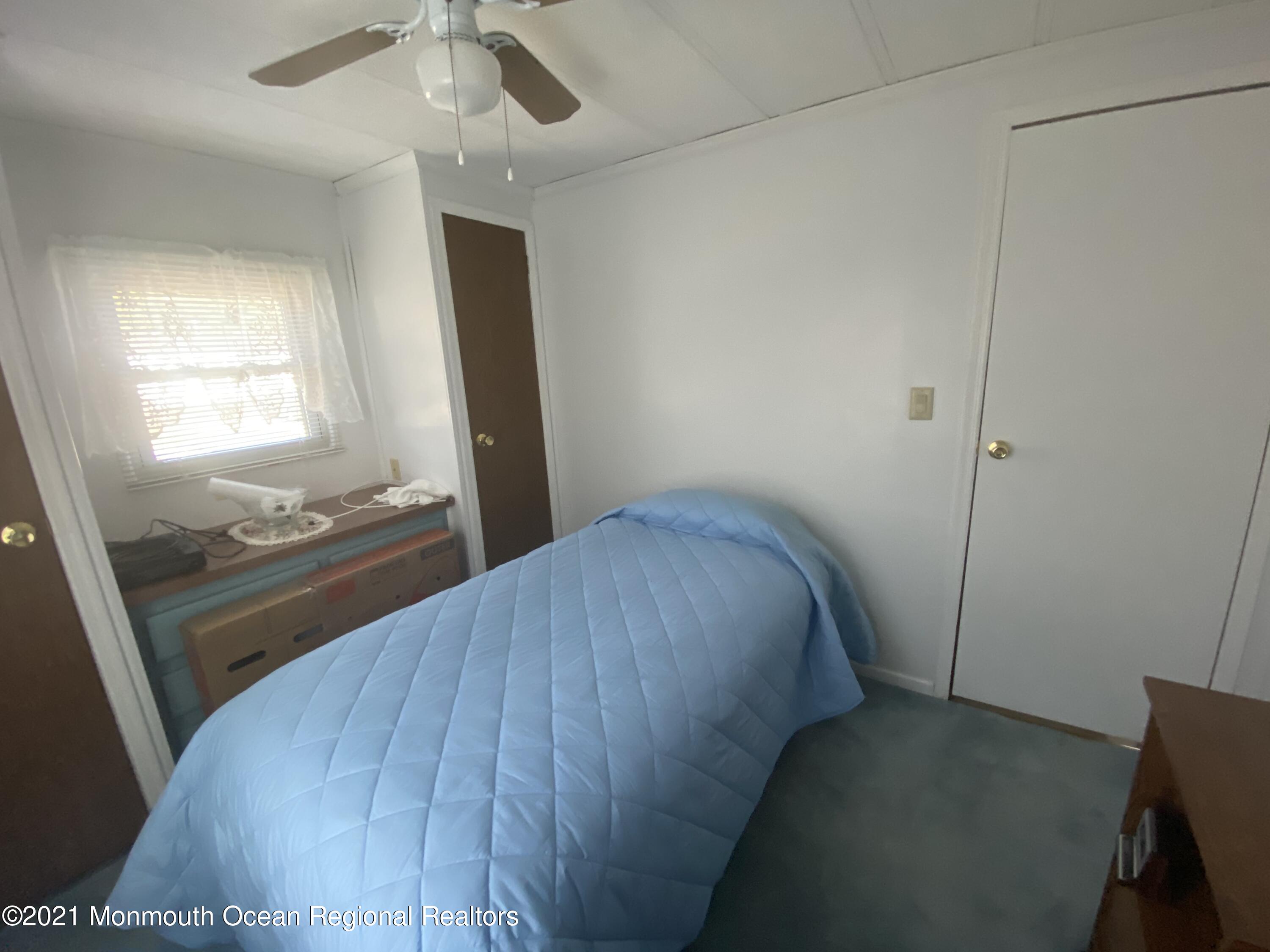 28 Longfellow Road North Brunswick, NJ 08902 - Photo 11 of 13 IMG_9135 4