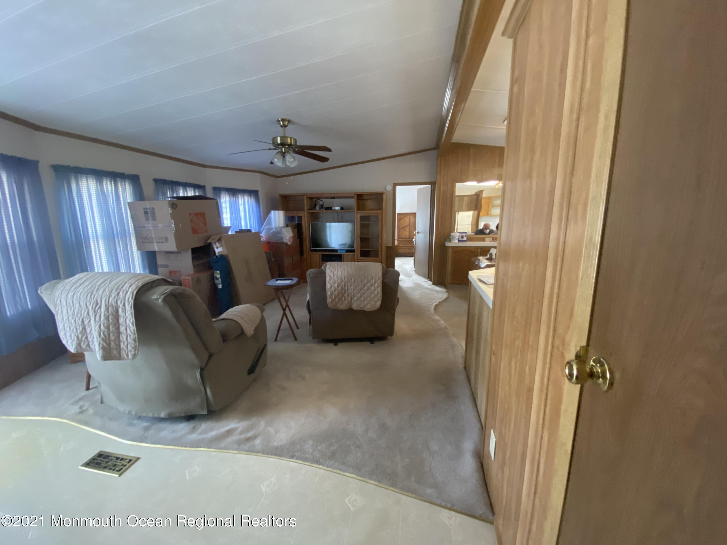 28 Longfellow Road North Brunswick, NJ 08902 - Photo 4 of 13 IMG_9138