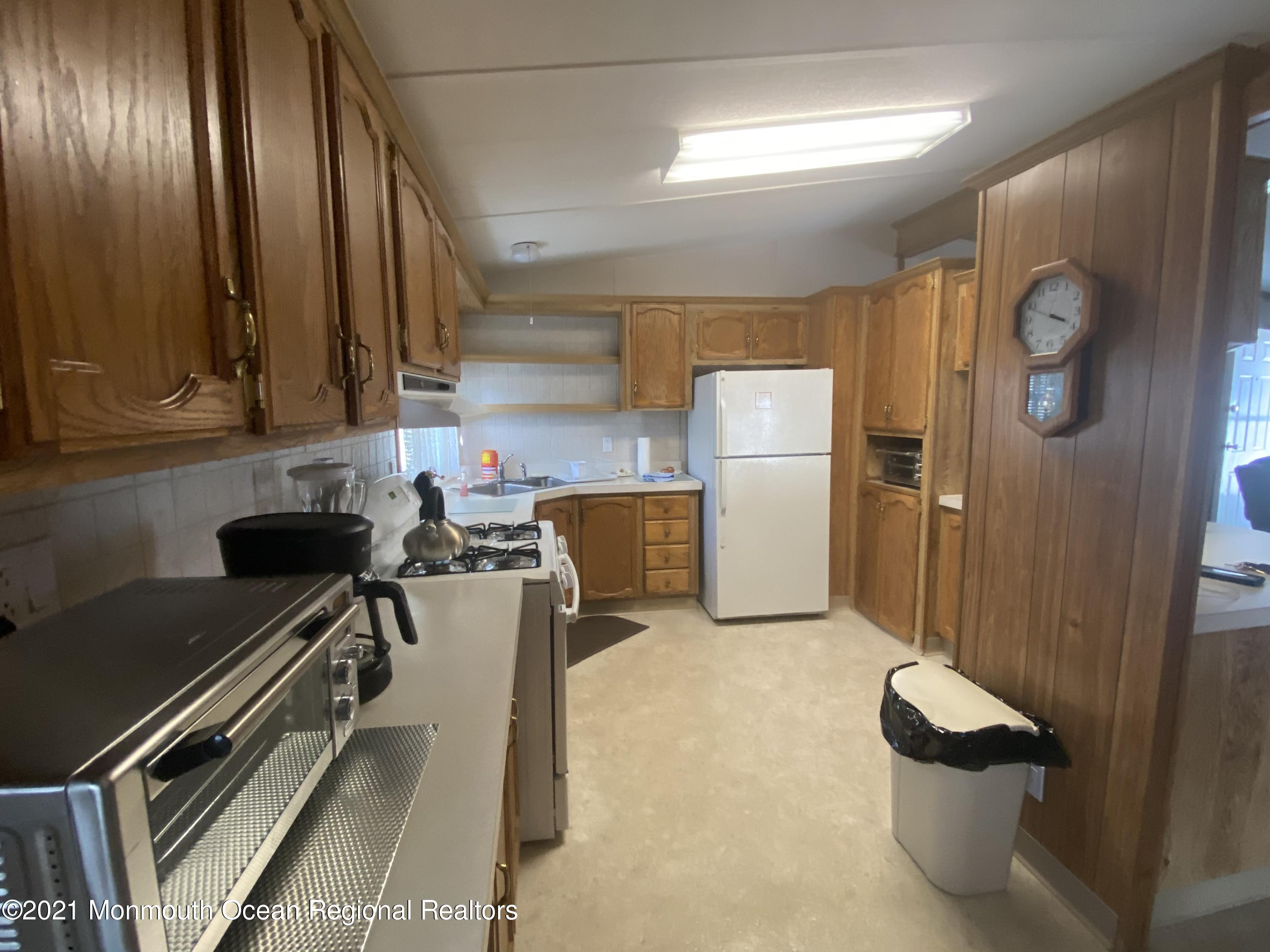 28 Longfellow Road North Brunswick, NJ 08902 - Photo 5 of 13 IMG_9126