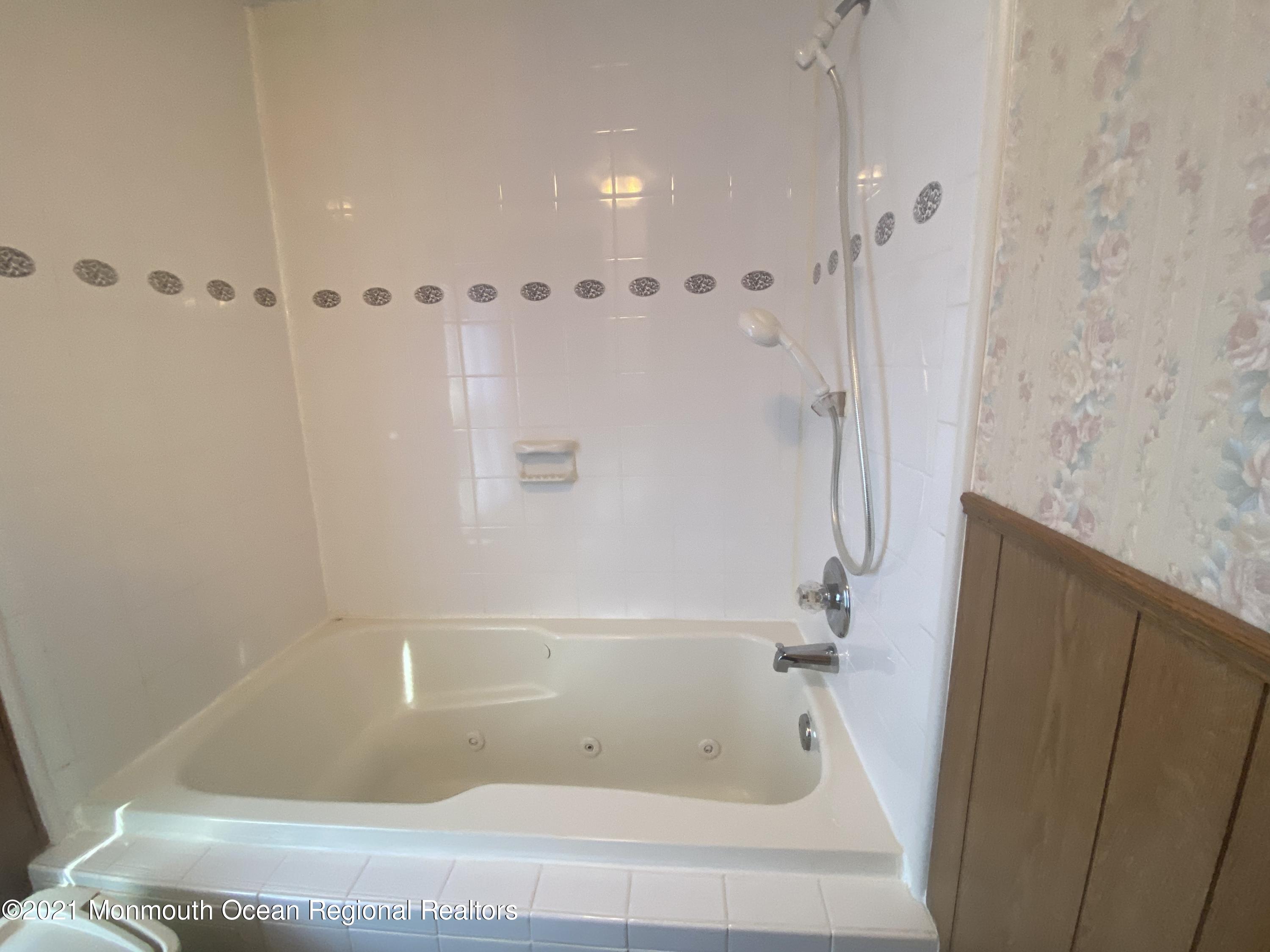 28 Longfellow Road North Brunswick, NJ 08902 - Photo 9 of 13 IMG_9122