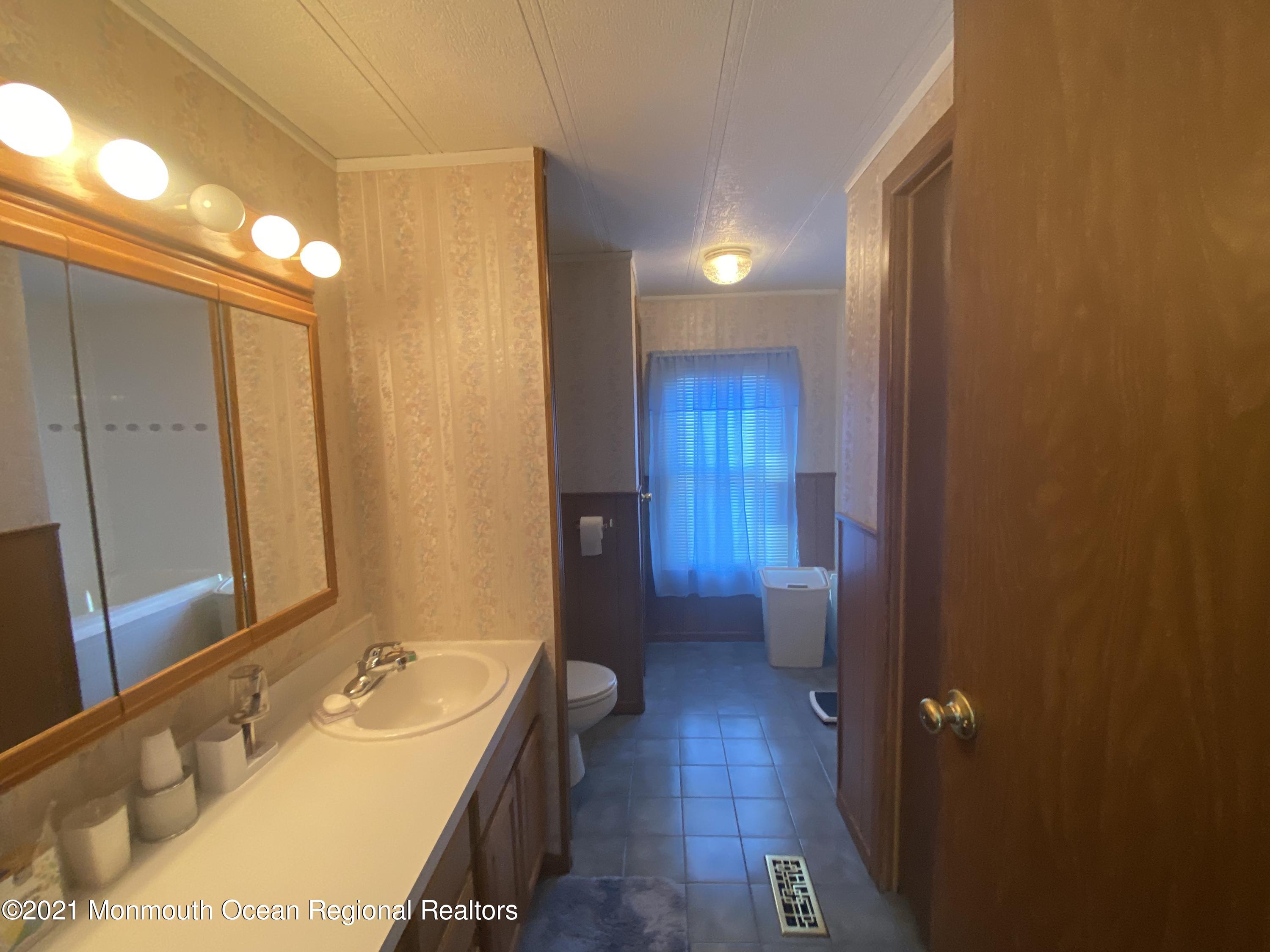 28 Longfellow Road North Brunswick, NJ 08902 - Photo 10 of 13 IMG_9120