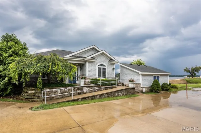 $490,000 | 805 Wind Rivers Drive, Unit B, Grafton, IL 62037