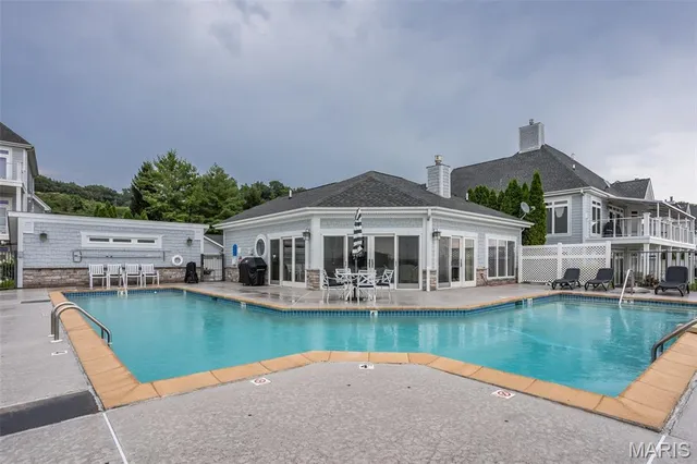 $490,000 | 805 Wind Rivers Drive, Unit B, Grafton, IL 62037